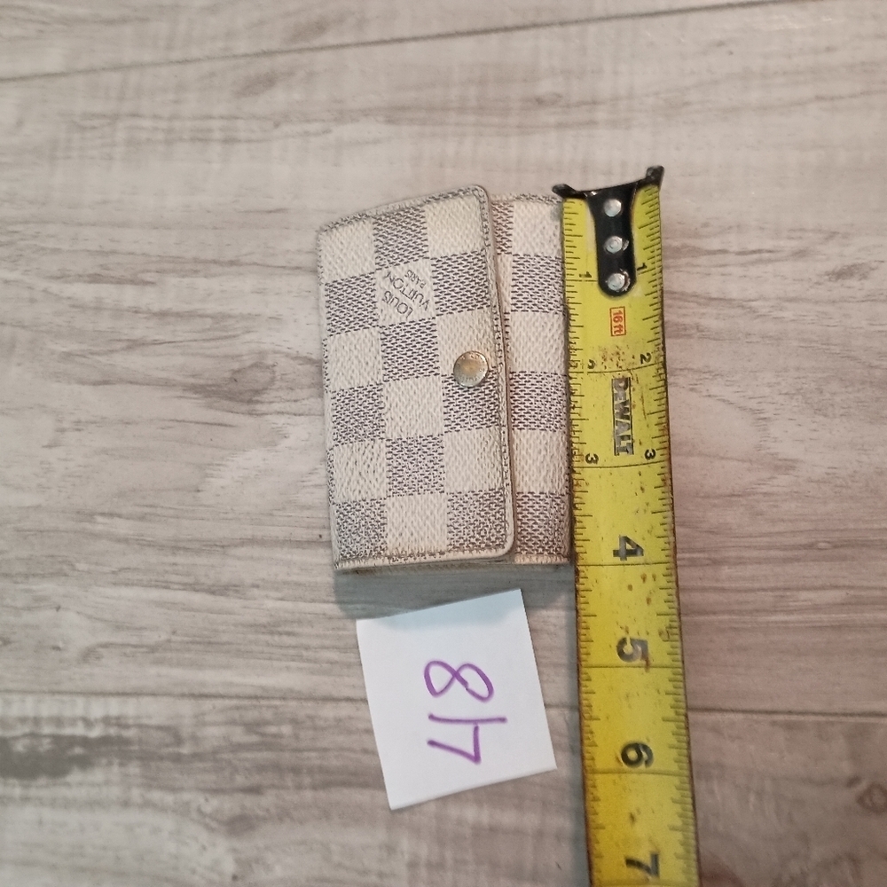 Authentic Louis Vuitton Cream White Damier 6 Key Case Holder - Picture 10 of 11